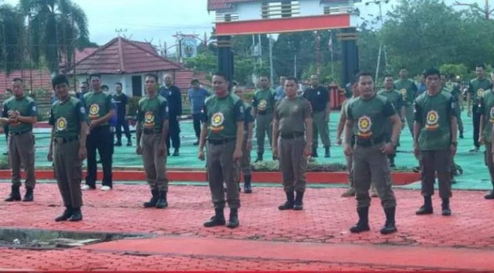 Pembukaan Latihan Beladiri Bersama Personil Satpol PP dan Pemadam Kebakaran Murung Raya 2024, di halaman kantor bupati Mura, Jumat, 3 Mei 2024.