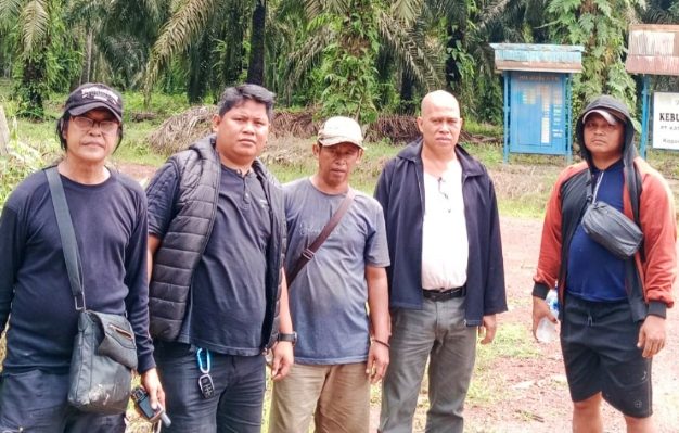 Pemilik lahan dan GIS masyarakat di kebun kelapa sawit.