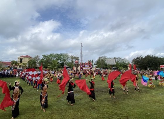 Penampilan Tari Kolosal dari pelajar memperingati Hari Pendidikan Nasional, Kamis, 2 Mei 2024.