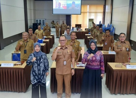 Pj Sekda Seruyan dr Bahrun Abbas foto bersama usai membuka pelaksanaan kegiatan