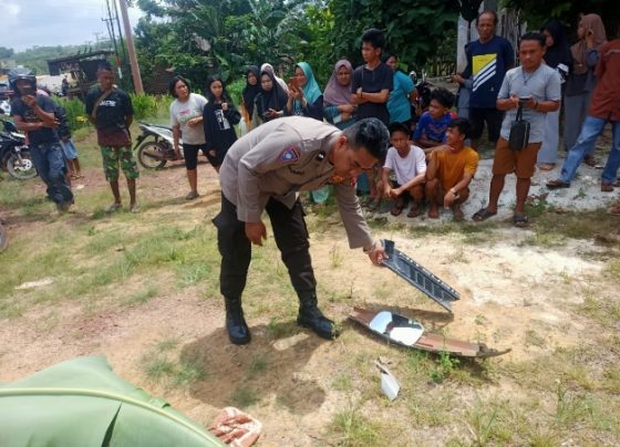 Polisi saat lakukan olah TKP laka Maut di Jalan Poros Pelantaran Parenggean.