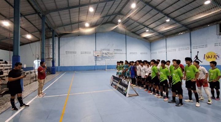 Sekretaris AFK Kotim Adi Wahyudi saat membuka Liga Nusantara Kabupaten Kotim di Gor Lodan.