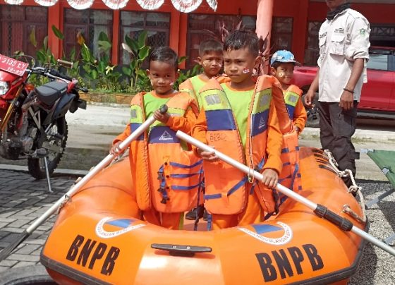 Siswa siswi TK di Sampit antusias saat mengunjungi BPBD Kotim dalam rangka belajar penanggulangan bencana sejak dini, Selasa 14 Mei 2024