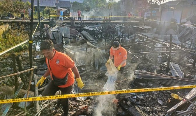 Tim Inafis Polresta Palangka Raya melakukan olah TKP di lokasi kebakaran, Senin pagi, 13 Mei 2024