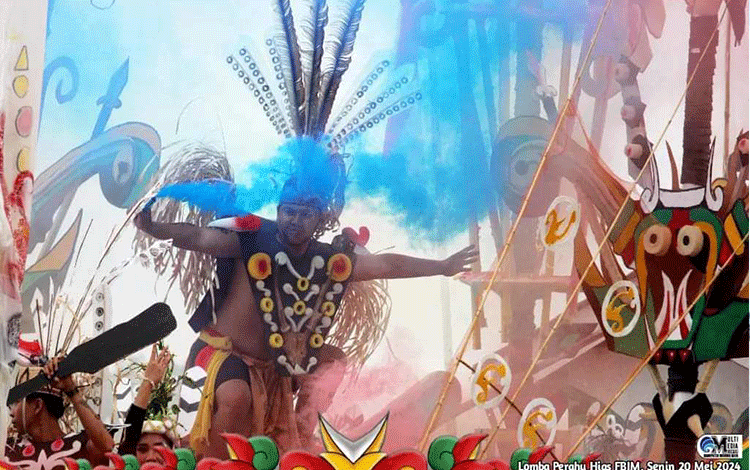 Perahu Hias Murung Raya Usung Tema Johi Kuta Lowu Korong Pinang