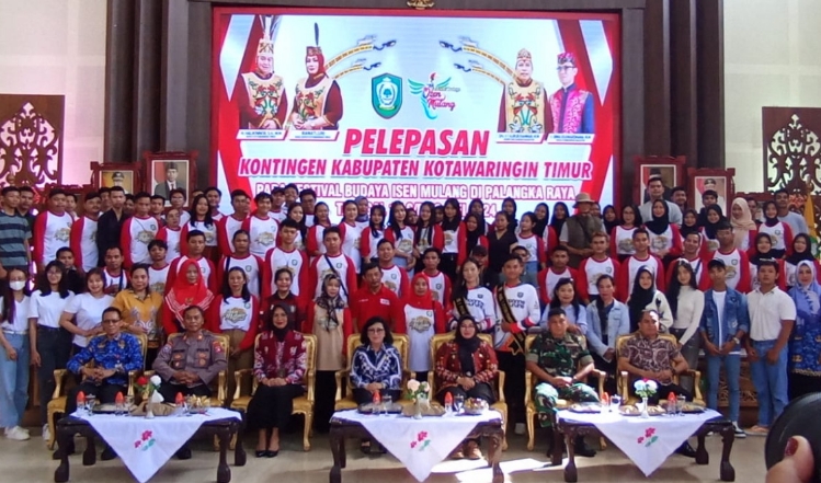 Irawati Lepas Keberangkatan Kontingen Festival Isen Mulang Kotim