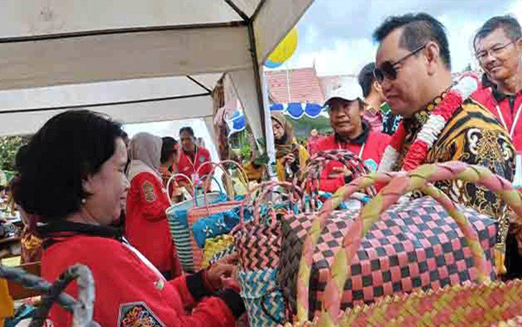 Halikinnor Apresiasi Guru Berkarya dari Sampah Plastik