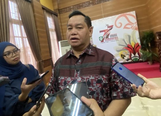 Bupati Kotim Halikinnor saat diwawancarai sejumlah wartawan, Jumat, 21 Juni 2024