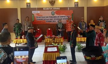 Bupati Kotim Halikinnor saat melantik Daamang Adat Kecamatan Seranau, Jumat, 14 Juni 2024.