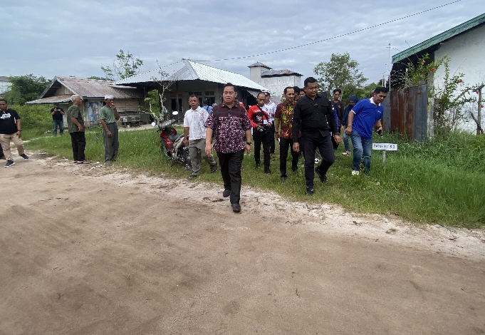 Halikinnor Tinjau Kerusakan Ruas Jalan DI Panjaitan Sampit