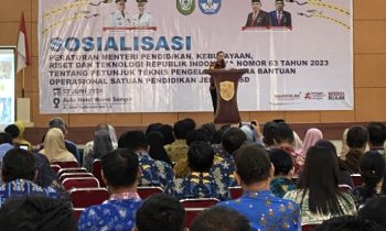 Bupati Kotim Halikinnor saat sambutan di kegiatan Sosialisasi Dinas Pendidikan Kotim, Kamis, 27 Juni 2024