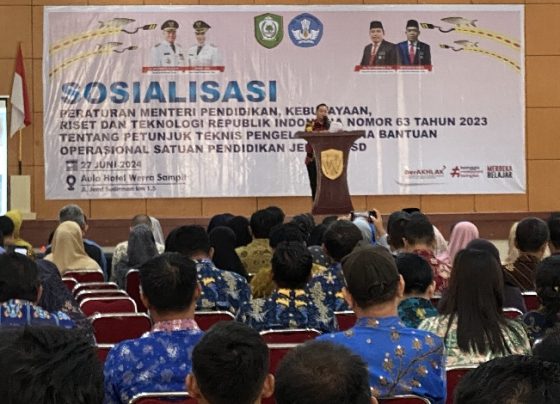 Bupati Kotim Halikinnor saat sambutan di kegiatan Sosialisasi Dinas Pendidikan Kotim, Kamis, 27 Juni 2024