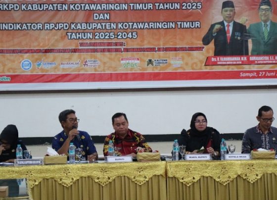 Bupati Kotim saat menghadiri rapat RKPD di aula Bapperida Kotim, Kamis, 27 Juni 2024