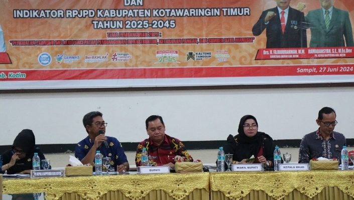 Bupati Kotim saat menghadiri rapat RKPD di aula Bapperida Kotim, Kamis, 27 Juni 2024