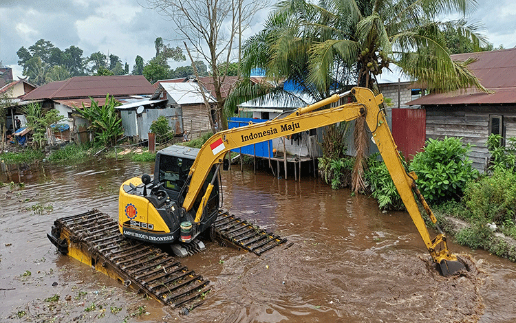 Pemkab Kotim Normalisasi 4 Sungai di Sampit