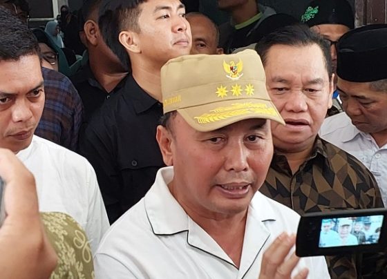 Gubernur Kalteng Sugianto Sabran saat diwawancarai sejumlah wartawan di Kotawaringin Timur.