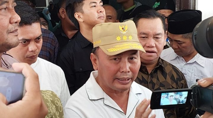 Gubernur Kalteng Sugianto Sabran saat diwawancarai sejumlah wartawan di Kotawaringin Timur.