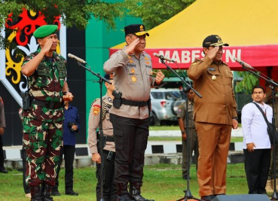 Kapolda Kalteng Irjen Pol Djoko Poerwanto memimpin apel gabungan pengamanan kunjungan Presiden Joko Widodo ke Kalteng, Selasa, 25 Juni 2024.