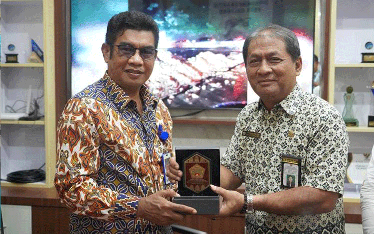 Diskominfosantik Kalteng Terima Audiensi Magang IAHN Tampung Penyang