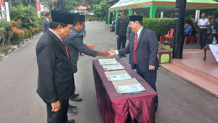 Pejabat Eselon II dan III Pemkab Kotim Menandatangani Pakta Integritas Komitmen Antikorupsi