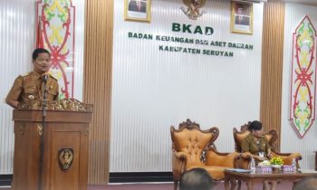 Pj Bupati Seruyan Djainuddin Noor memberi arahan pada kegiatan sosialisasi