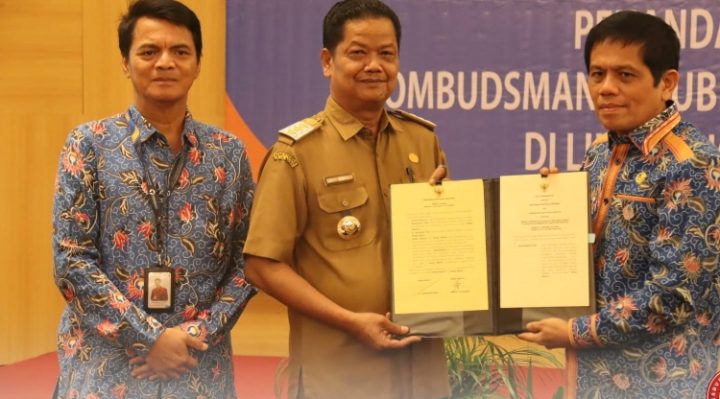 Pj Bupati Seruyan, Djainuddin Noor saat penandatanganan MoU  bersama Ombudsman Republik Indonesia