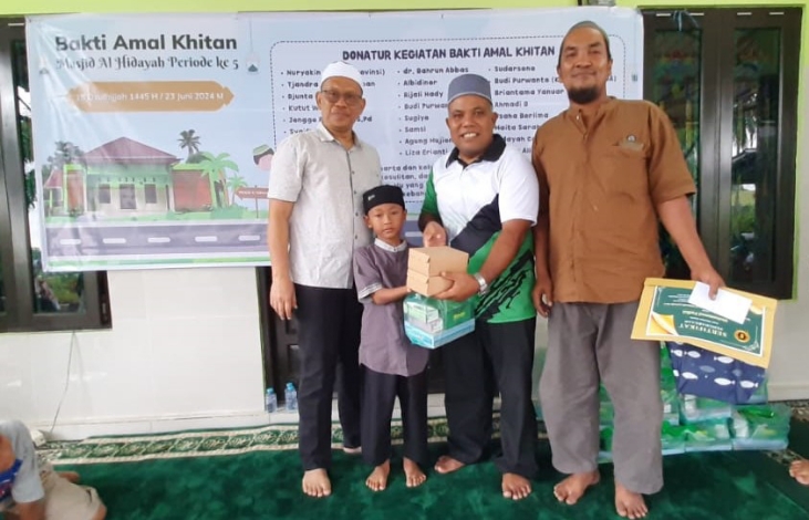 Pj Sekda Seruyan Buka Kegiatan Bakti Amal Khitan Masjid Al Hidayah di Kuala Pembuang