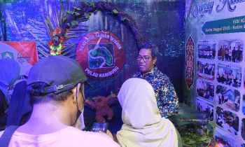 Plt Kepala Baperrida Kotim, Ramadhansyah menjelaskan kepada wartawan di stand Baperrida pada event Sampit Expo, Sabtu, 8 Juni 2024