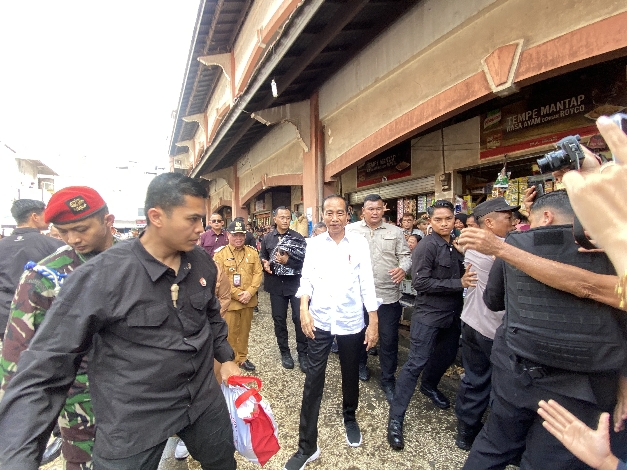 Padati Area PPM Sampit, Warga Histeris Sambut Kedatangan Jokowi