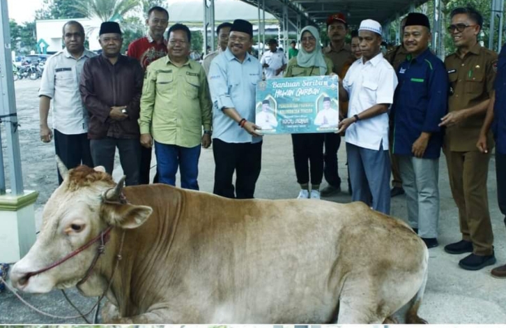 Pemprov Kalteng Gelar Pasar Murah dan Menyerahkan Hewan Kurban untuk Masyarakat Murung Raya 