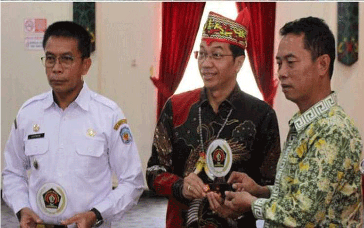 Pj Bupati Murung Raya Ajak Insan Pers Taat Kode Etik agar Wartawan Punya Integritas