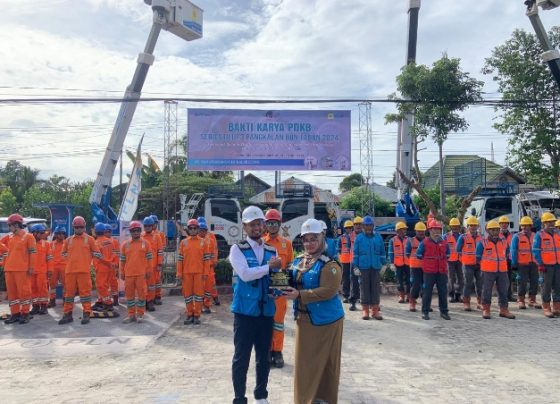 Wakil Bupati Kotim Irawati saat berfoto bersama Bakti Karya PDKB, Senin, 24 Juni 2024