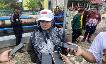 Wakil Bupati Kotim Irawati saat diwawancarai.