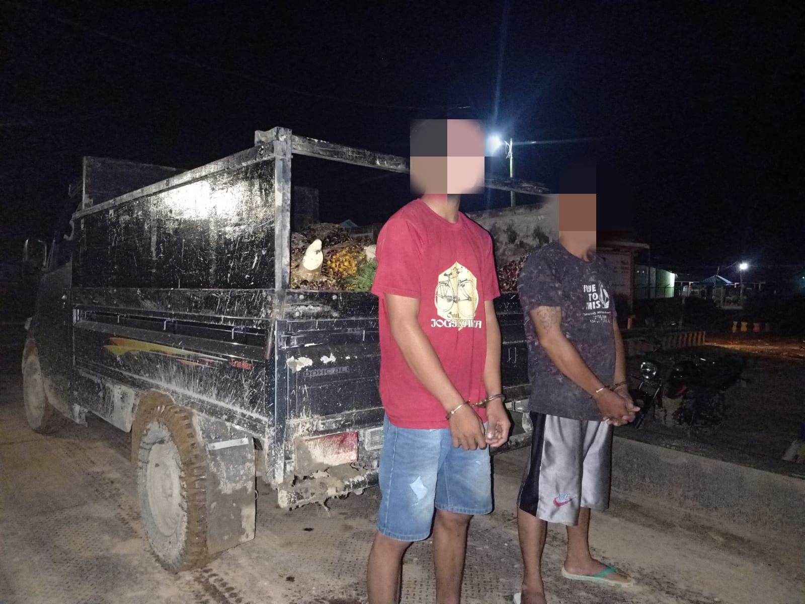 Polisi Tangkap Komplotan Pencuri Sawit di Desa Bukit Makmur