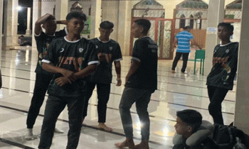 Atlet Pra Popnas Kotim yang telat berangkat di Masjid Al Falah Sampit, Rabu malam, 3 Juli 2024.