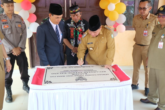 Halikinnor Resmikan Gedung Baru Kecamatan Antang Kalang, ini Harapannya 