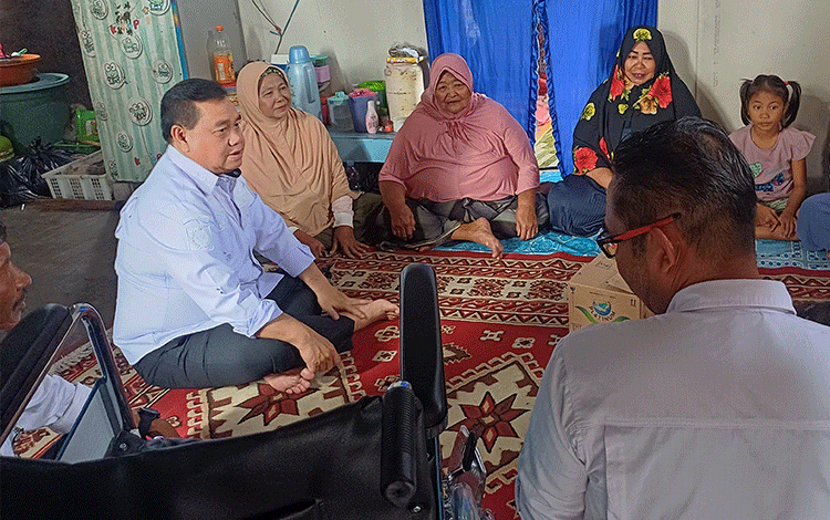 Halikinnor Lanjutkan Program Bantuan Kursi Roda di Pasir Putih
