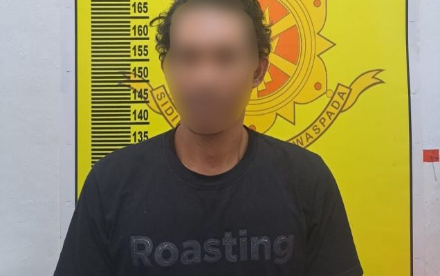 F tersangka kasus penggelapan usai ditangkap Satreskrim Polres Kotim.