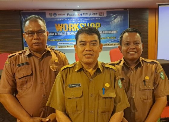 Kadisdik Kotim, M Irfansyah tengah didampingi jajarannya