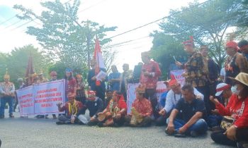 Kapakat DAYAK Kalteng Bersatu menggelar aksi damai terkait Pilkada 2024