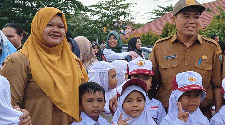 Kepala Dinas Pendidikan Kotim Muhammad Irfansyah membuka MPLS SD se Kecamatan Mentawa Baru Ketapang, Selasa, 9 Juli 2024.