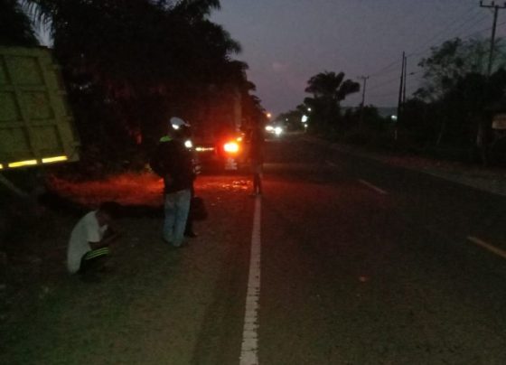 Lokasi kecelakaan lalu lintas sepeda pemotor dan dump truk sebelum simpang Tinduk, Minggu, 28 Juli 2024.