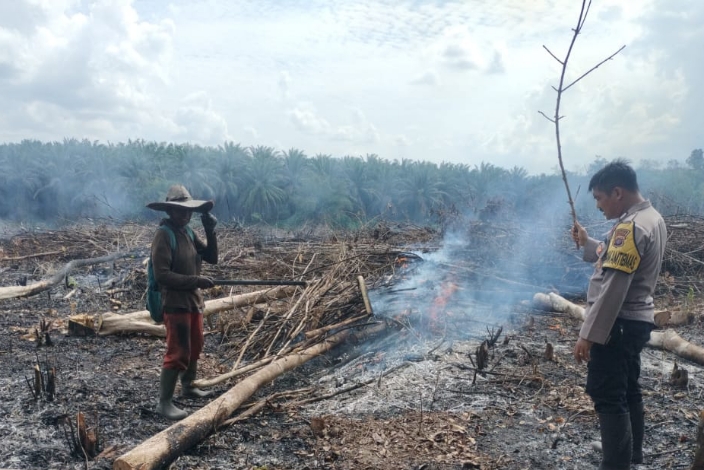 Kebakaran Melanda Dua Hektare Lahan di Desa Pelantaran