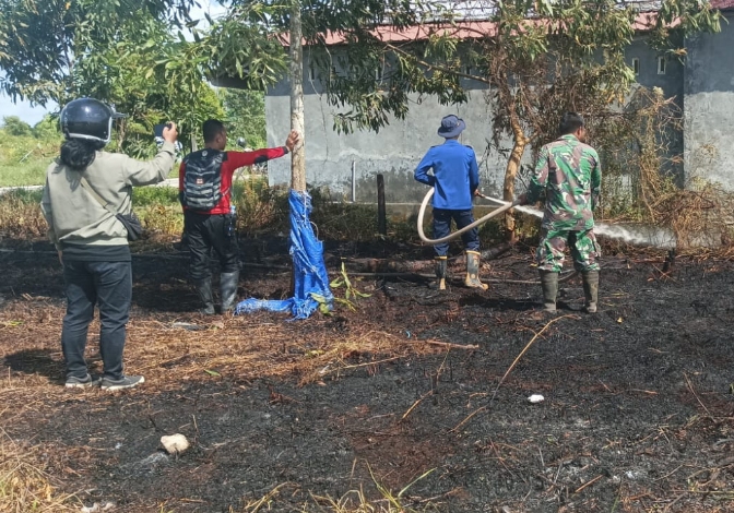 Lahan Kosong di Bumi Raya Diamuk Api Warga Sekitar Kesal