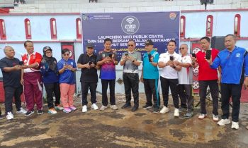 Pj Bupati Seruyan Djainuddin Noor bersama kepala perangkat daerah saat peluncuran layanan wifi publik gratis