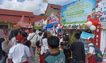 Suasana stand dalam acara Gebyar Merdeka Pameran Hasil Karya Siswa SDMI se Kecamatan Baamang di SDN 4 Baamang Hilir, Senin, 29 Juli 2024