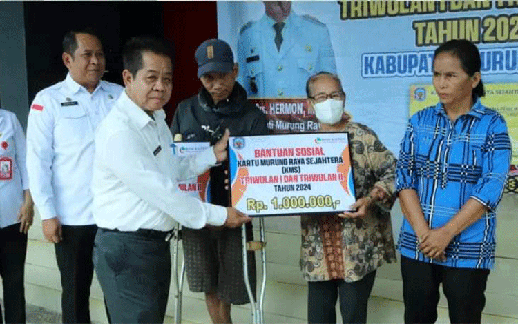 Pemkab Salurkan Bantuan Kartu Murung Raya Sejahtera