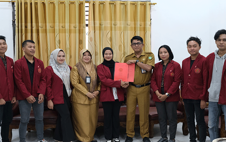 Mahasiswa STIH Serahkan Ranperda Literasi Digital dan Inovasi Teknologi ke DPRD Kotim