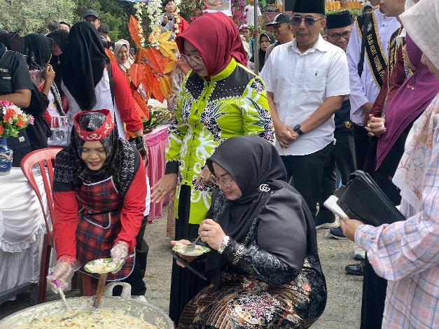 20 Regu Masak Ikuti Festival Bubur Asyura di Taman Kota Sampit