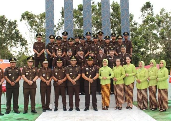 Ziarah dan tabur bunga dalam rangka Hari Bhakti Adhyaksa ke 64 dan Hari Ulang Tahun XXIV IAD.